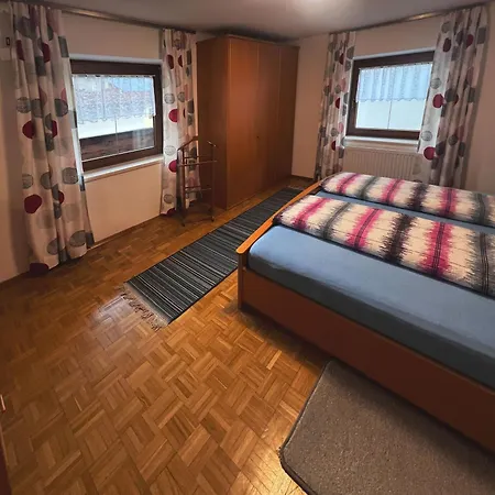 Schoenes Tiroler Bergblick -stadtnaehe * Inzing