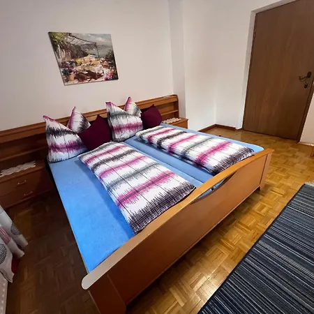 Schoenes Tiroler Bergblick -stadtnaehe Nyaraló Inzing